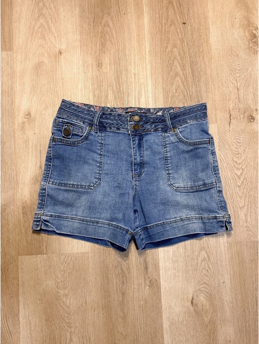 One5One Denim Mini Shorts Women’s Size 12 Embroidered Light Wash Mid Rise Y2K